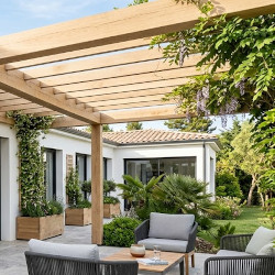 pergola en bois de robinier ou faux acacia