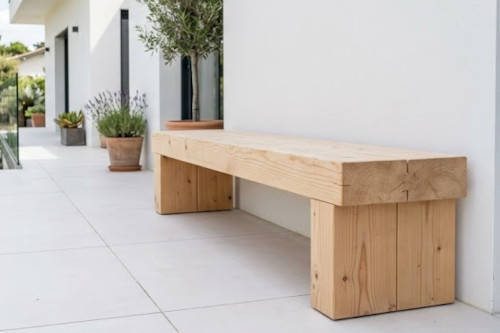 Banc en pin douglas massif, région niçoise